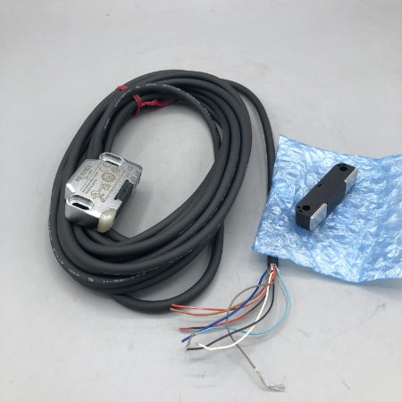 キ－エンス セイフティドアセンサ　非接触 標準タイプ PNP ケーブル引出しタイプ 5m GS-11P5