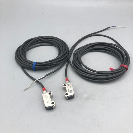 キ－エンス 超小型アンプ内蔵光電センサ PR-M51P3