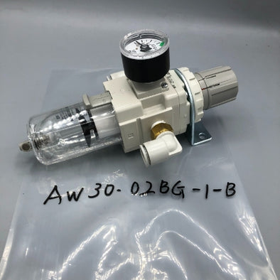 フィルタレギュレータ  SMC AW30-02BG-1-B　配管あり　G=0.7Mpa